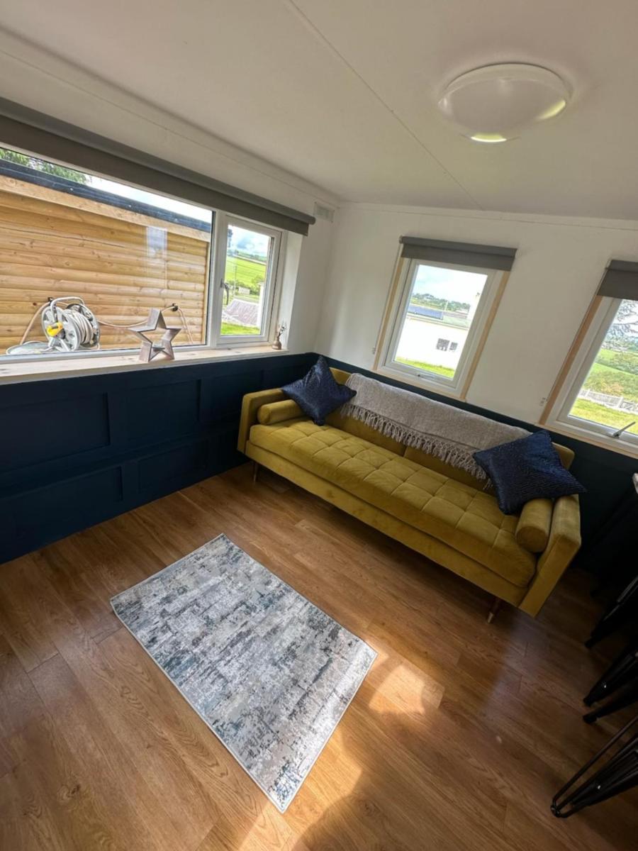 Hotel Tracey'S Hideaway - With Hot Tub & Amazing Views Llanasa Esterno foto